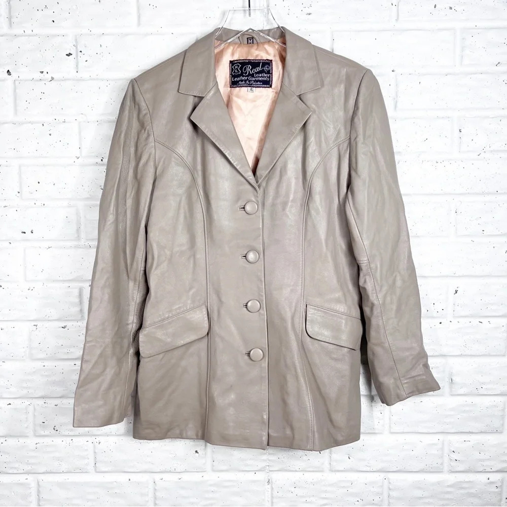 VINTAGE “REAL LEATHER” Smooth Light tan Leather Coat Size Medium Covered Buttons